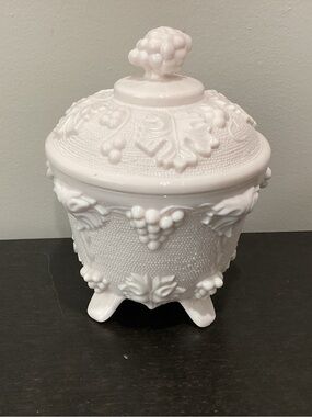 Vtg. Jeannette Shell Pink Milk Glass Candy Dish MCM 1950s, USA. “Shell Pink”